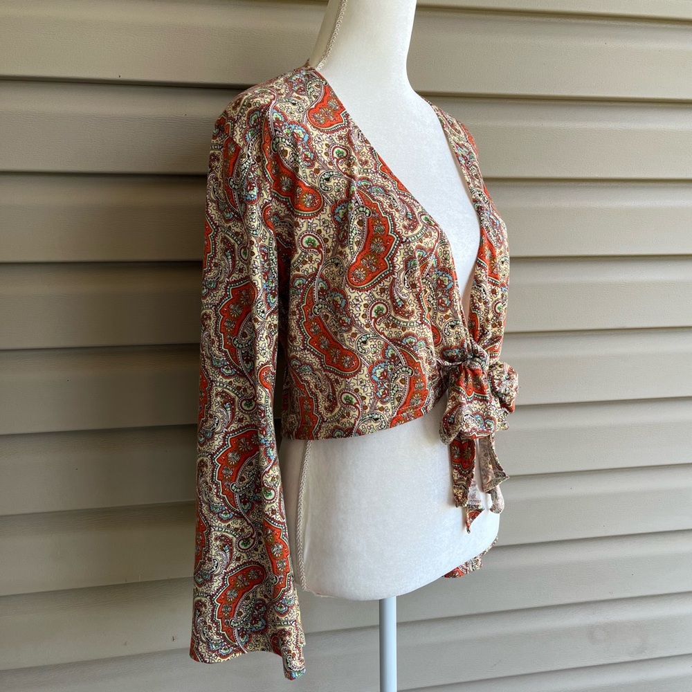 •Luukse• Front Tie Bell Sleeve Cropped Length Top - Size Small - Picture 5 of 8